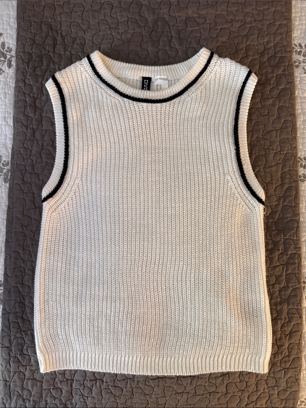 H&M Cream Sleeveless Knit Sweater with Black Trim
